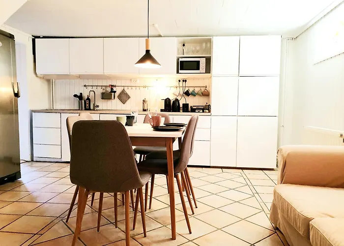 Guesthouse 'Blue House' In Vintage Villa&Garden